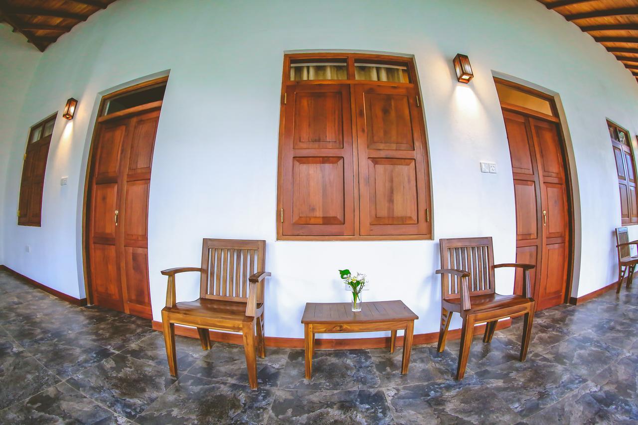 Villa Hiriketiya Dikwella Exteriör bild